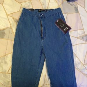 Light washed, super-high waisted, skinny Jean